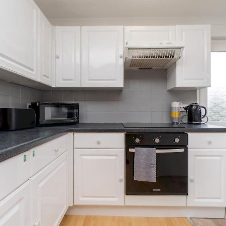 Pass The Keys One Bed Flat With Stunning Views And Free Parking Apartment Bath Luaran gambar