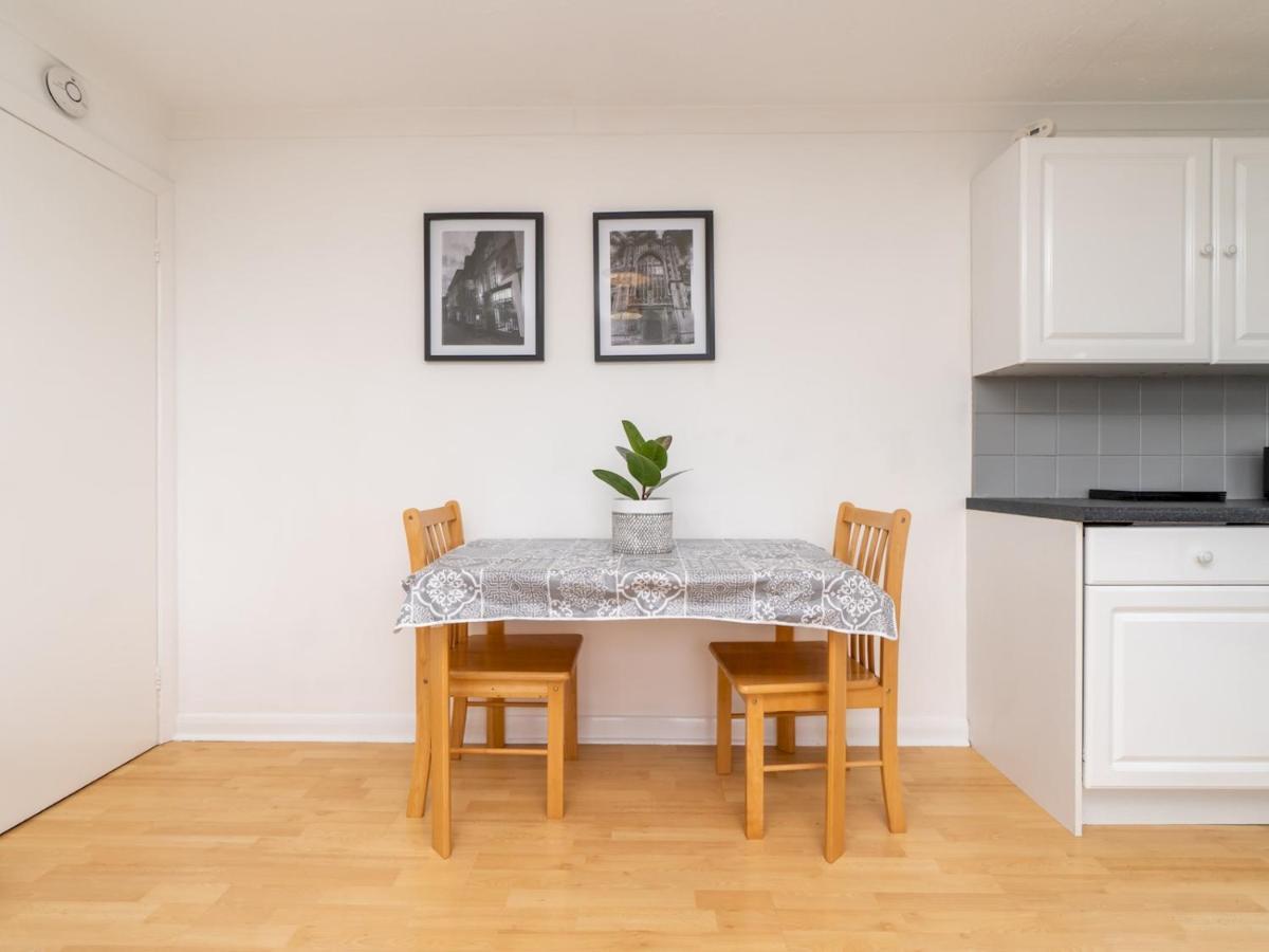 Pass The Keys One Bed Flat With Stunning Views And Free Parking Apartment Bath Luaran gambar