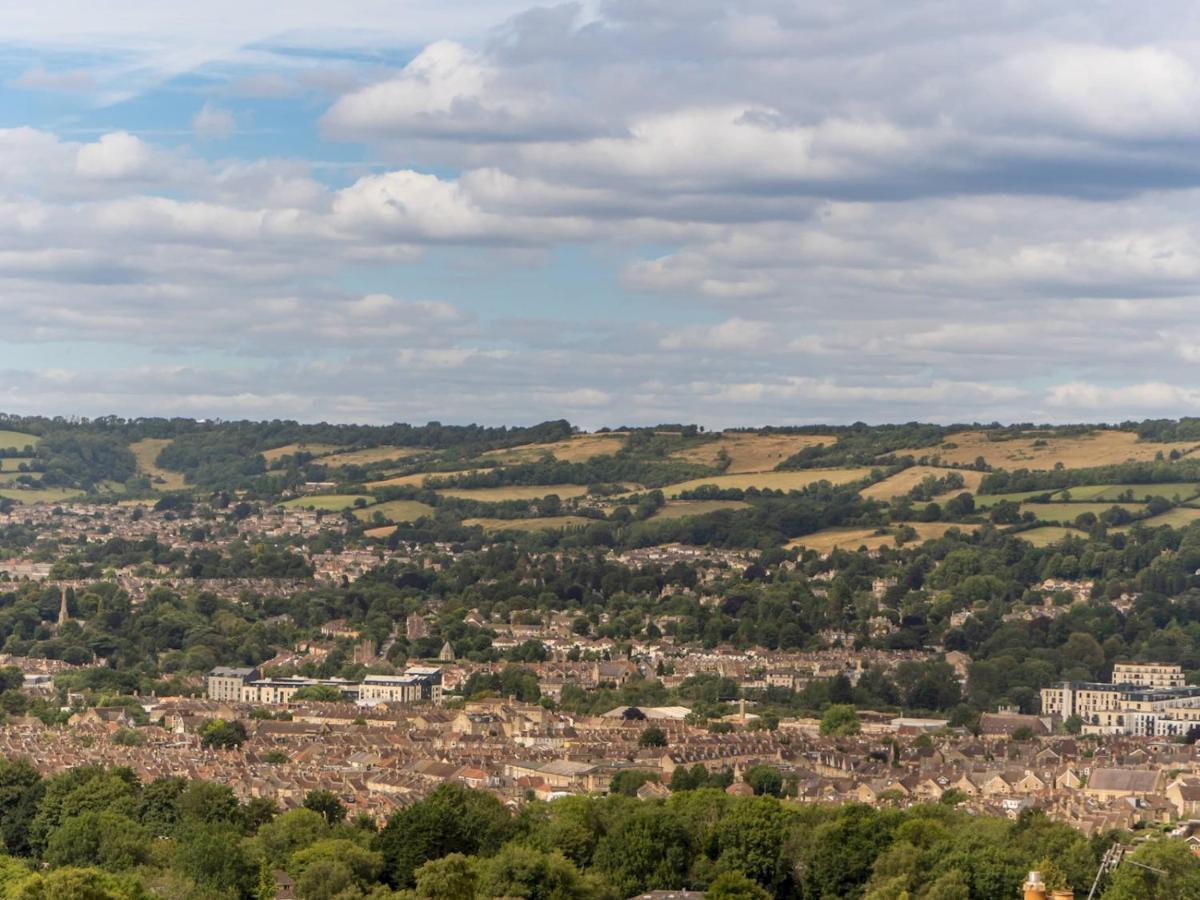 Pass The Keys One Bed Flat With Stunning Views And Free Parking Apartment Bath Luaran gambar