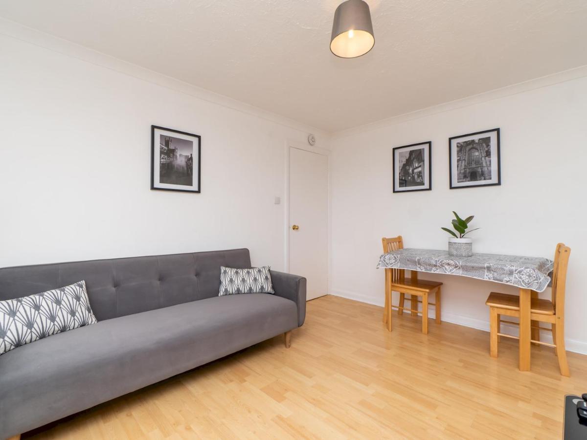 Pass The Keys One Bed Flat With Stunning Views And Free Parking Apartment Bath Luaran gambar