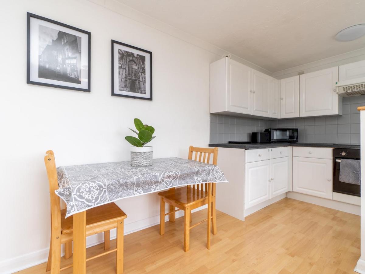 Pass The Keys One Bed Flat With Stunning Views And Free Parking Apartment Bath Luaran gambar