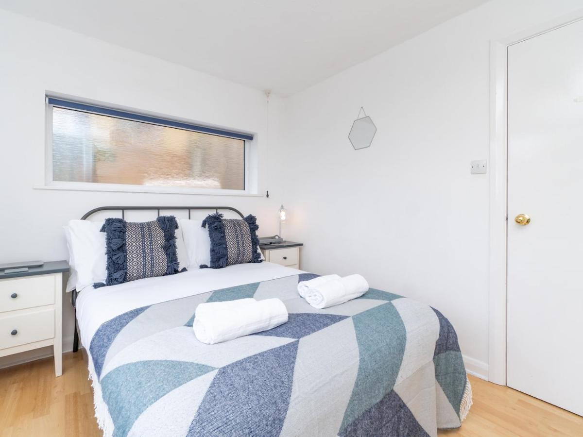 Pass The Keys One Bed Flat With Stunning Views And Free Parking Apartment Bath Luaran gambar